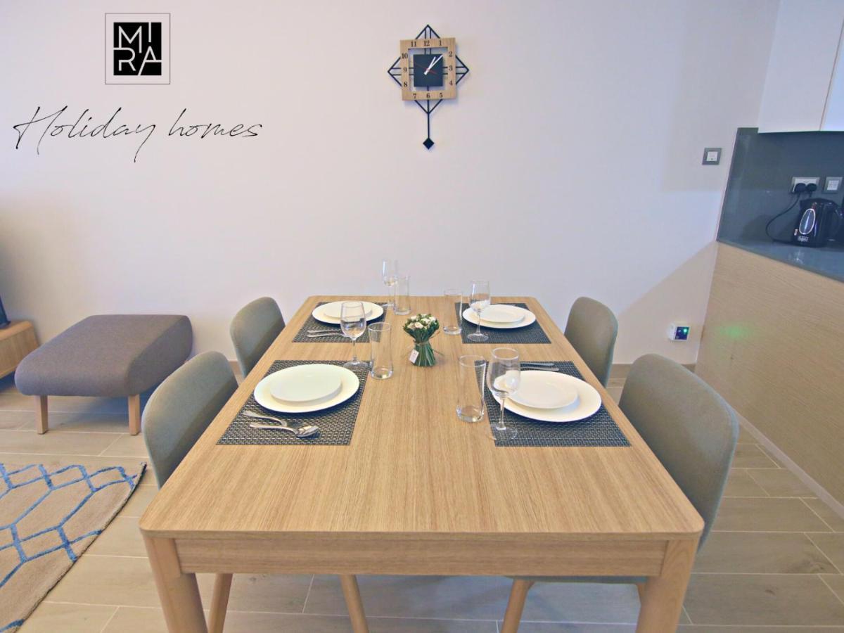 Mira Holiday Homes - Lovely 2-Bedroom Serviced Apartment With Free Beach Access - Azizi Mina * Dubai